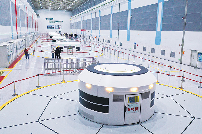 以制造強(qiáng)國(guó)建設(shè)為重心，加快推進(jìn)新型工業(yè)化